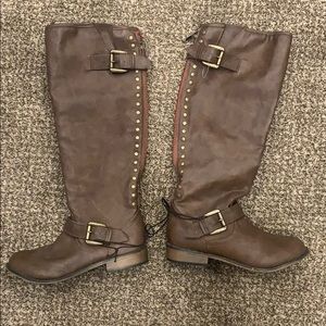 Brown Boots with Red Zipper